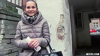 Cseh gyönyörűség megbaszva by pervert idegen