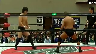Classico wrestling duro giapponese
