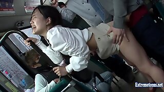 Takarada monami baisée sur public voiture rue vues éjaculation interne et coup de doigt éjaculation féminine action scandaleuse