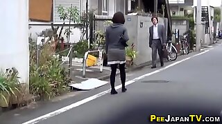 Japanese babe sprays pee