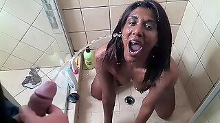 Ren slut slow motion dusj piss ansikt