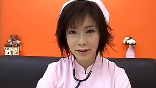 Kasumi Uehara goza enquanto sua sumarenta cona está sendo masturbação feminina