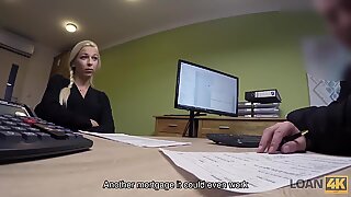 Pôžička 4k. sex kasting vykonáva v úverovej kancelárii nezbedný agent