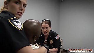 Hardcore police partouze et interracial gorge profonde maman salope cops