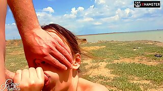 Stranger cums on my pussy on the beach